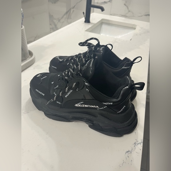 BALENCIAGA TRIPLE S SIZE 40 US 7 - Picture 3 of 6